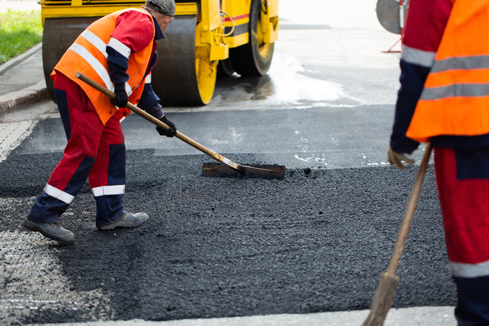The road workers' working group updates part of the road